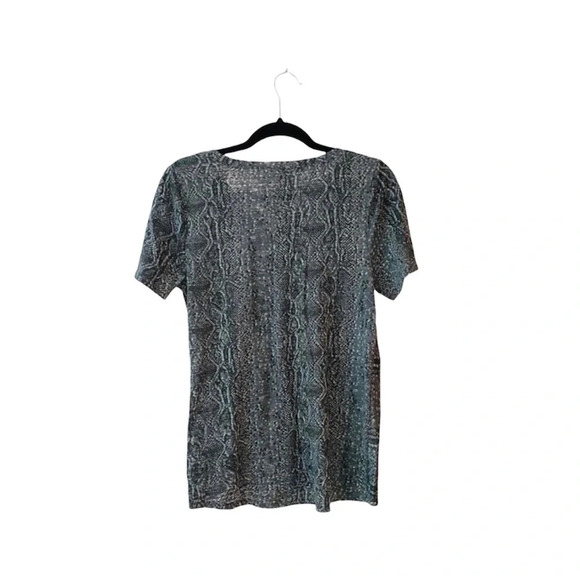 Maurices 24/7 Gray Snakeskin Print Knot Front V-neck Tee Small Women’s - Picture 5 of 8